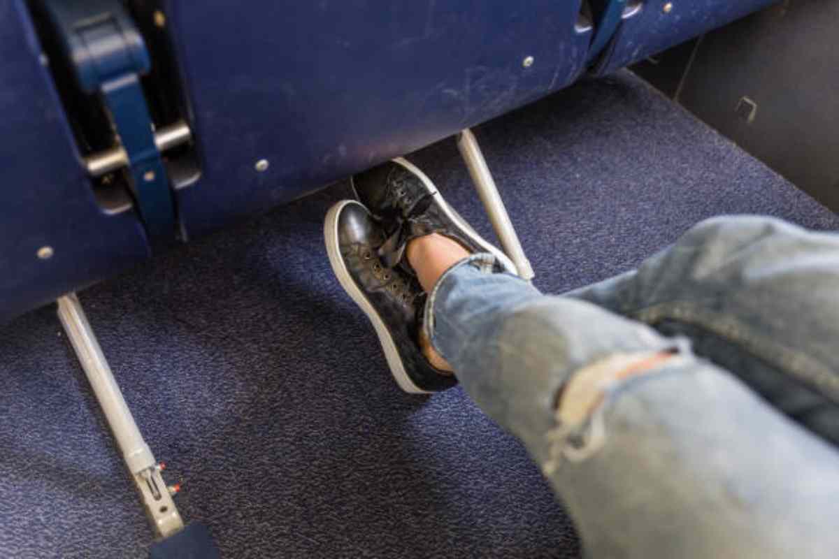 Scarpe RyanAir Easyjet attenzione motivo inquietante