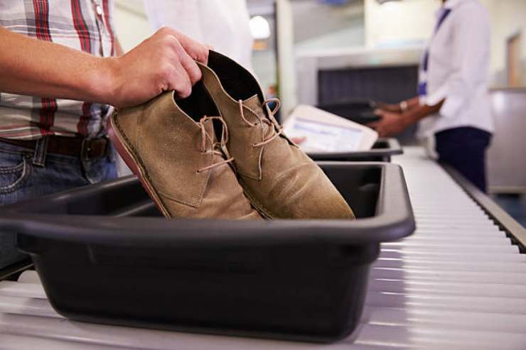 Scarpe RyanAir, Easyjet: attenzione motivo inquietante